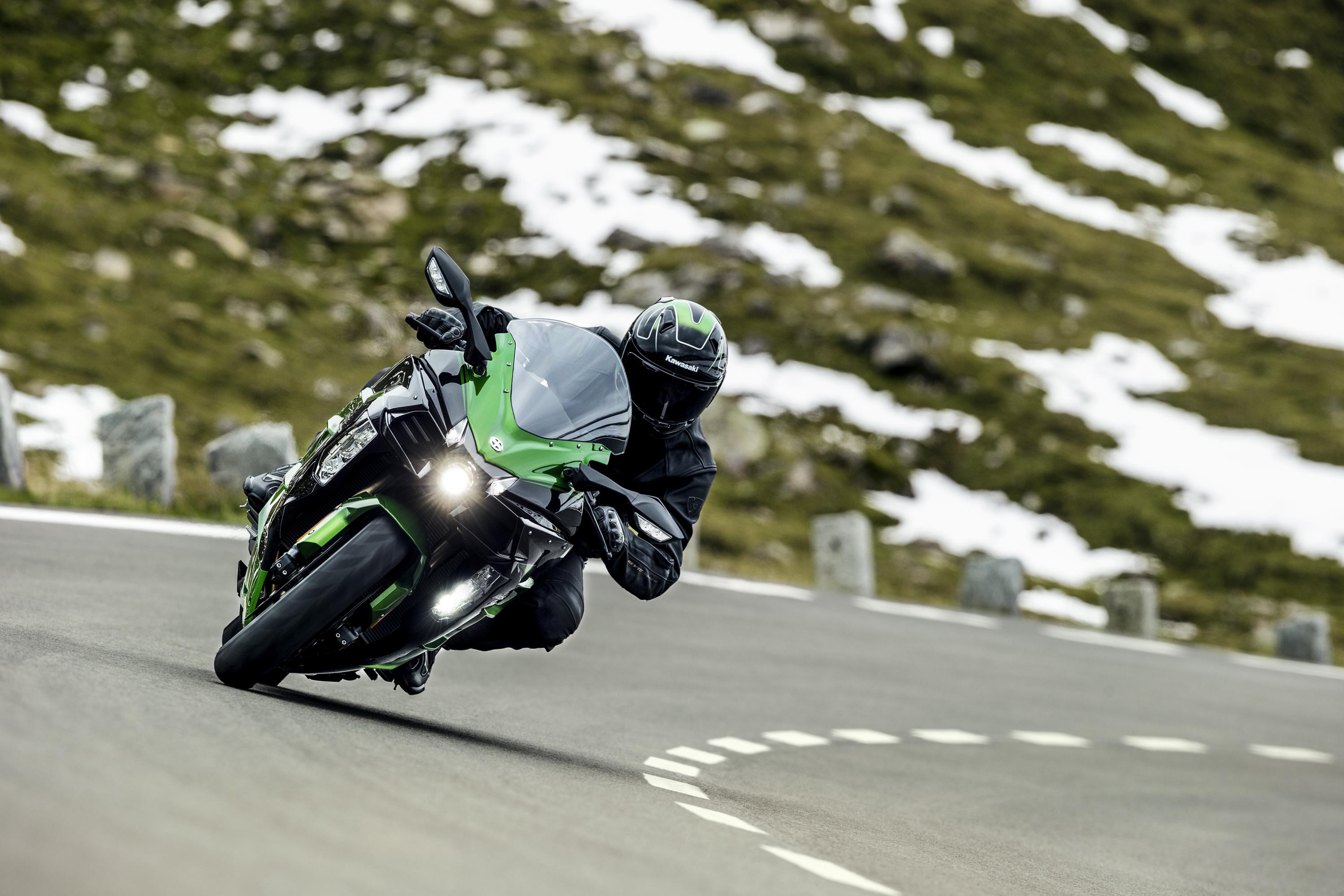 Kawasaki Ninja h2 SX se Performance Tourer