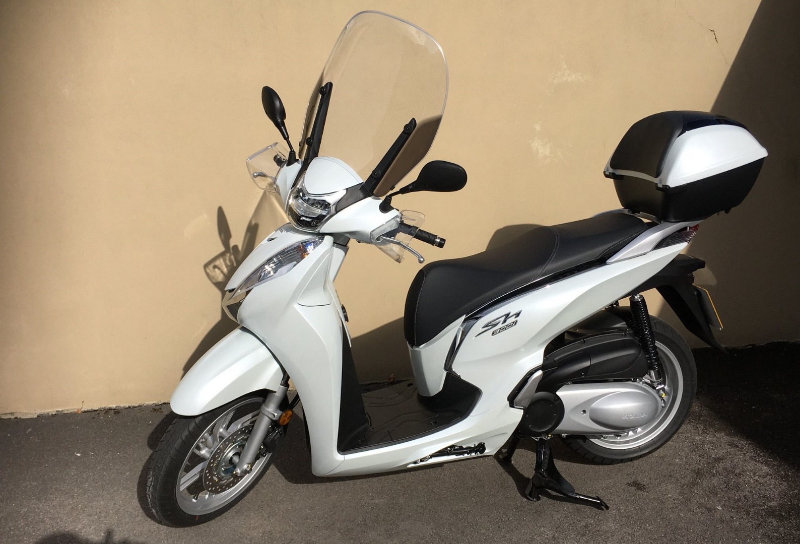 Honda SH300i (2015 On) • For Sale • Price Guide • The Bike Market