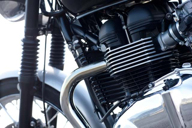 Triumph Bonneville T120 Black