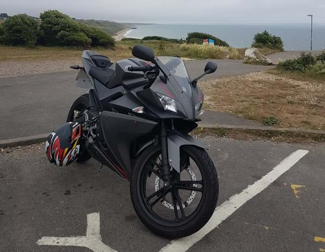 Yamaha YZF-R125 (2008-2018): [ Review & Buying Guide ]