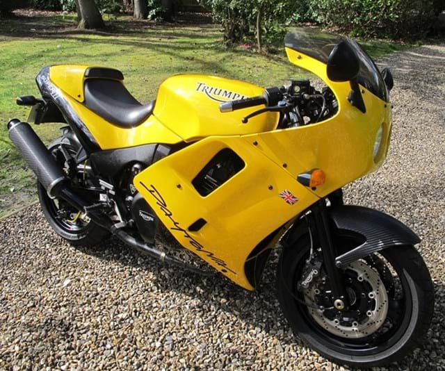 Triumph Daytona 900