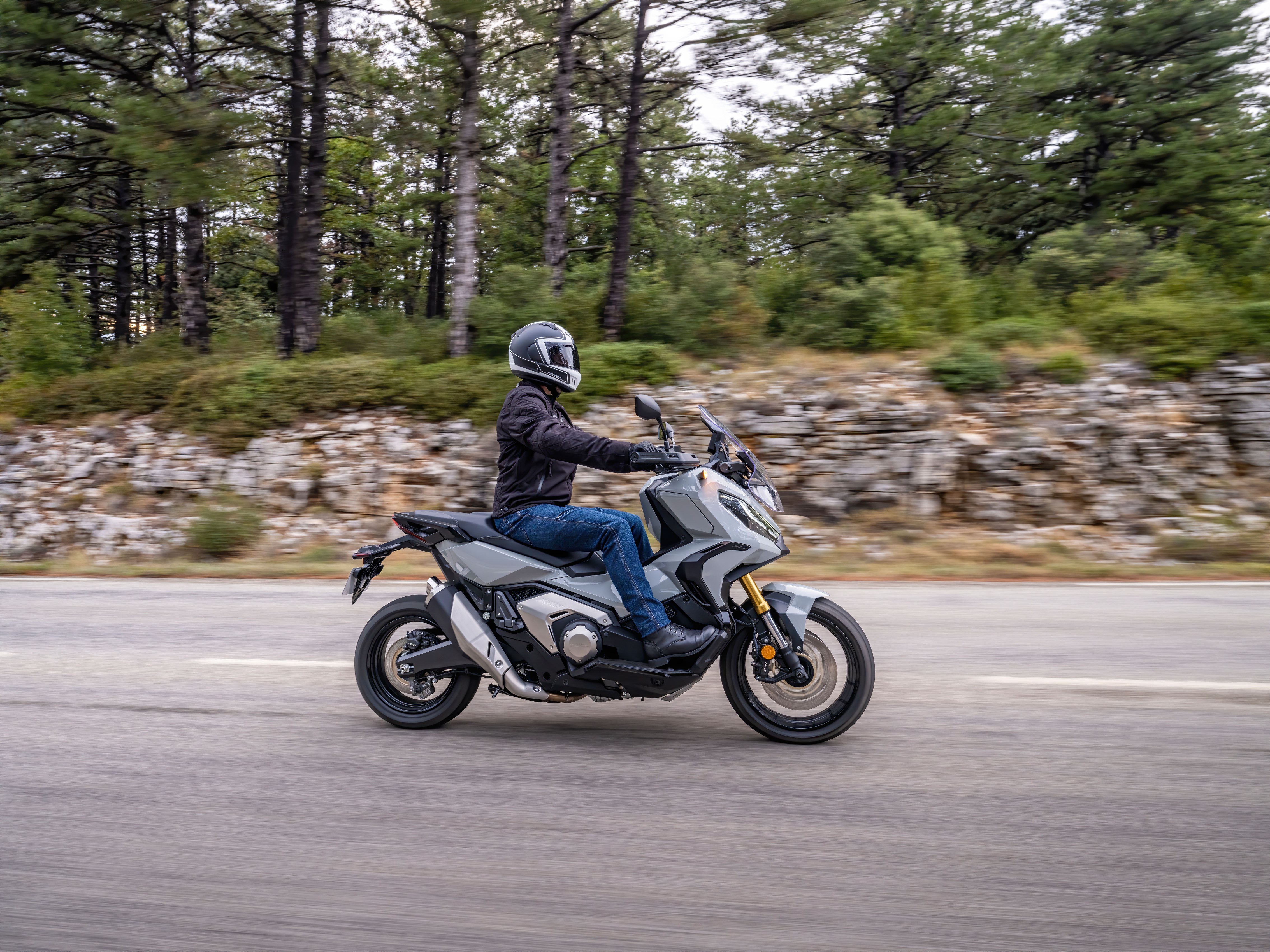 Honda x ADV 750