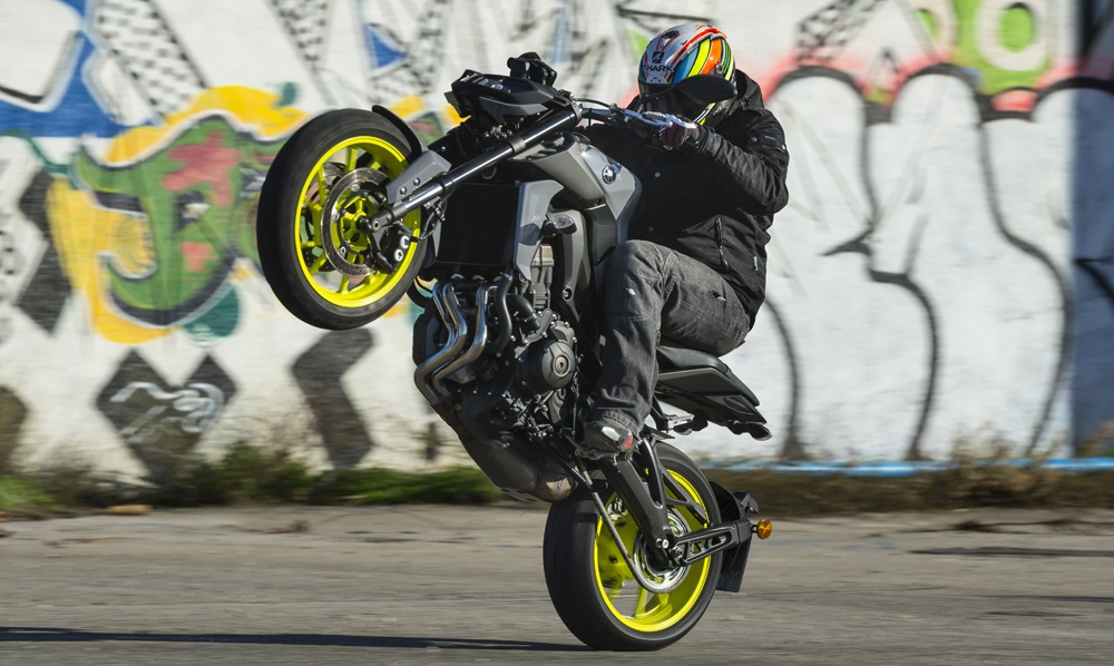 Yamaha MT 07 стант