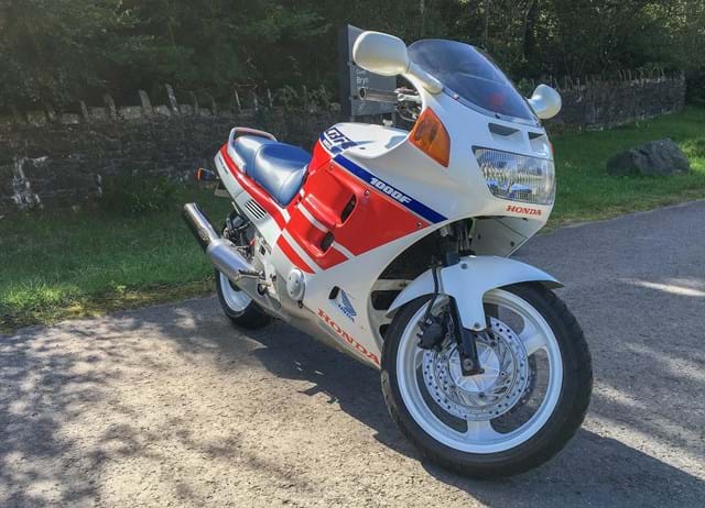 Honda CBR1000F